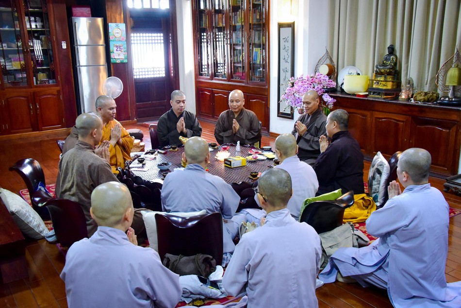Thượng tọa Thích Trí Chơn chủ trì buổi họp đầu năm Nhâm Dần Thượng tọa Thích Trí Chơn chủ trì buổi họp đầu năm Nhâm Dần