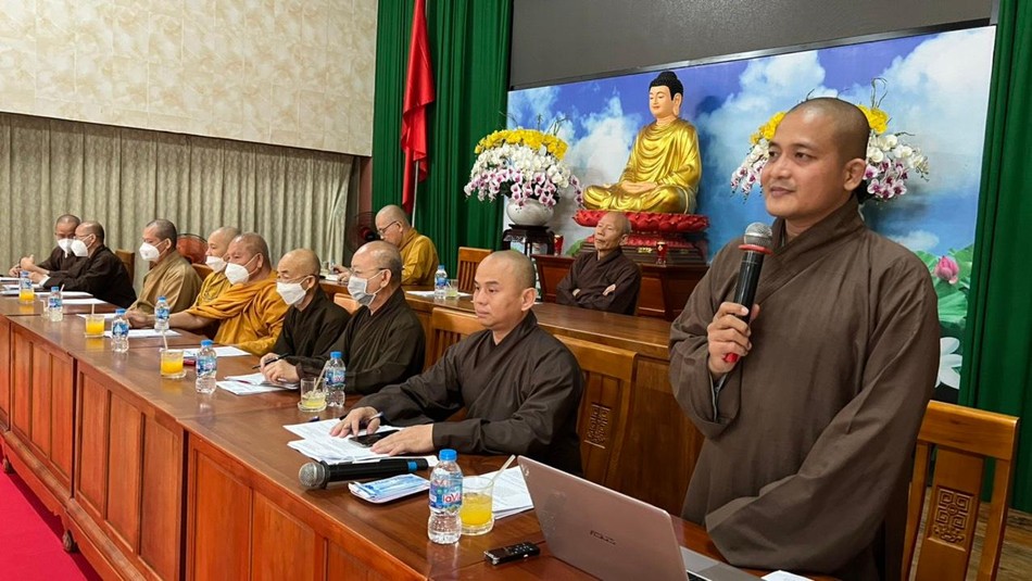 Đại đức Thích Lệ Duyên trình danh sách nhân sự dự kiến giới thiệu vào Ban Trị sự Phật giáo tỉnh nhiệm kỳ 2022-2027