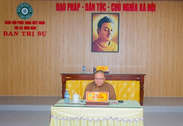 Thượng tọa Thích Huệ Phát chủ trì buổi họp Thượng tọa Thích Huệ Phát chủ trì buổi họp