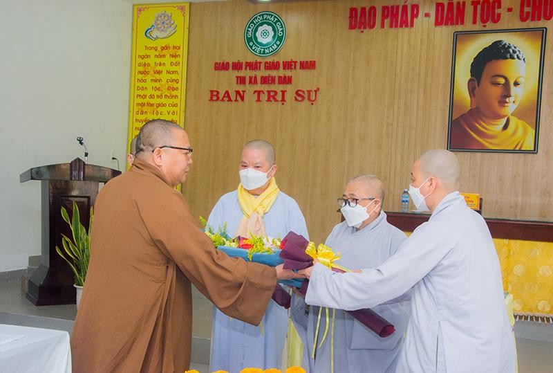 Chúc mừng các vị Ni được tấn phong giáo phẩm Chúc mừng các vị Ni được tấn phong giáo phẩm