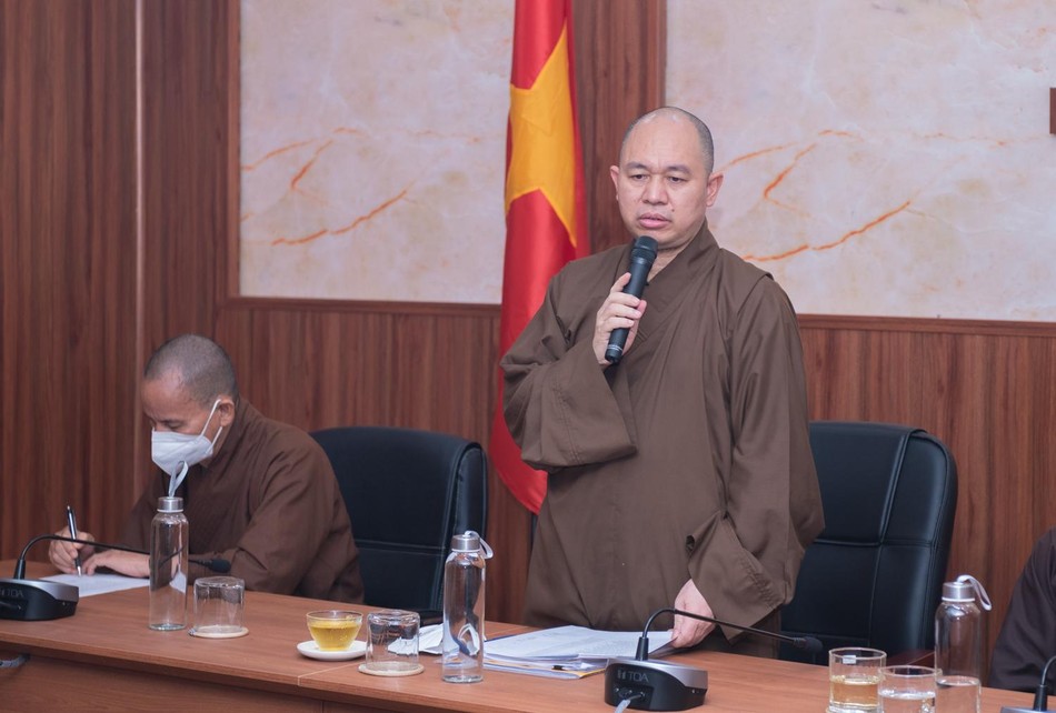 Thượng tọa Thích Đức Thiện nêu nội dung các thông tư của Trung ương Giáo hội đã ban hành - Ảnh: Đăng Huy Thượng tọa Thích Đức Thiện nêu nội dung các thông tư của Trung ương Giáo hội đã ban hành - Ảnh: Đăng Huy