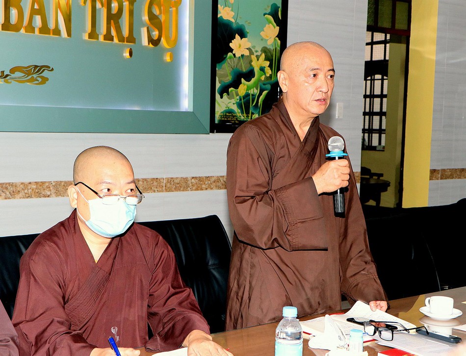 Hòa thượng Thích Huệ Thông chủ trì buổi họp Hòa thượng Thích Huệ Thông chủ trì buổi họp