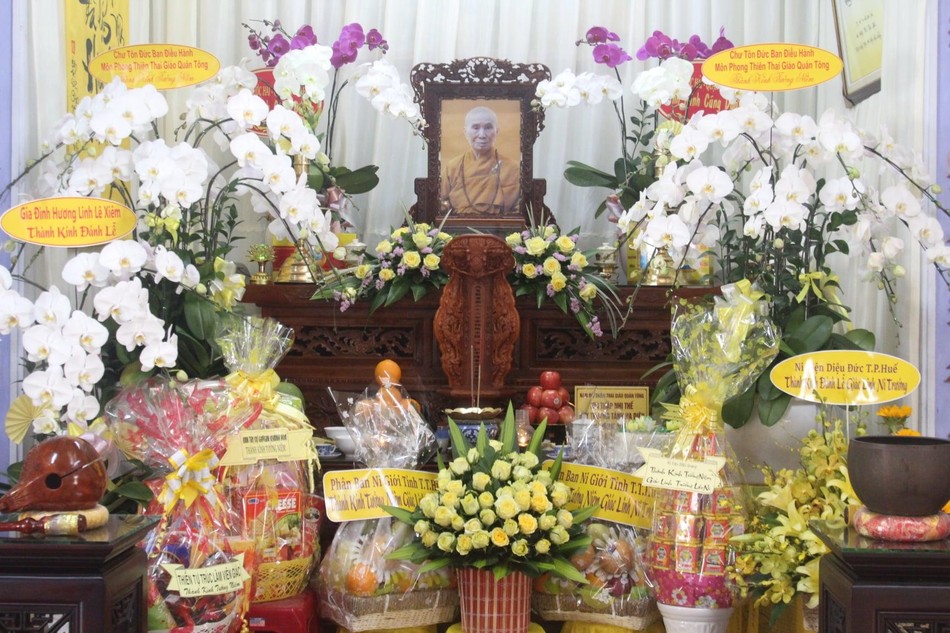 Di ảnh cố Ni trưởng Thích nữ Đạt Hương Di ảnh cố Ni trưởng Thích nữ Đạt Hương