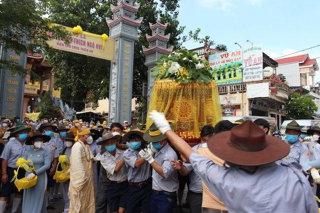 Môn đồ đệ tử tiễn biệt người thầy từng gắn bó nơi trú xứ Thiên An Môn đồ đệ tử tiễn biệt người thầy từng gắn bó nơi trú xứ Thiên An