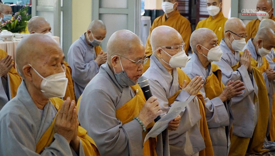 Ni trưởng Thích nữ Từ Nhẫn nêu đôi nét hành trạng cao quý, dâng lời tưởng niệm Đức Thánh Tổ Ni Đại Ái Đạo Ni trưởng Thích nữ Từ Nhẫn nêu đôi nét hành trạng cao quý, dâng lời tưởng niệm Đức Thánh Tổ Ni Đại Ái Đạo