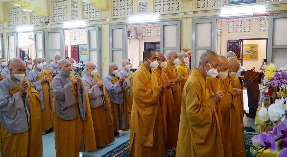 Chư tôn đức Ban Chứng minh, Ban Trị sự Phật giáo TP.HCM, quận 10 niêm hương tưởng niệm Chư tôn đức Ban Chứng minh, Ban Trị sự Phật giáo TP.HCM, quận 10 niêm hương tưởng niệm