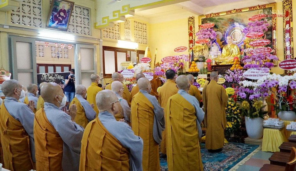 Chư tôn đức Tăng Ni kỷ niệm ngày Đức Phật thành đạo, tưởng niệm Đức Kiều Đàm Di Chư tôn đức Tăng Ni kỷ niệm ngày Đức Phật thành đạo, tưởng niệm Đức Kiều Đàm Di