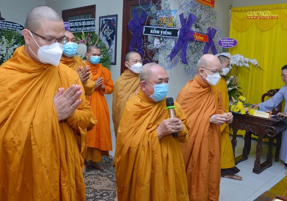 Thượng tọa Thích Minh Thành, Thượng tọa Thích Minh Hóa cùng đoàn viếng tang
