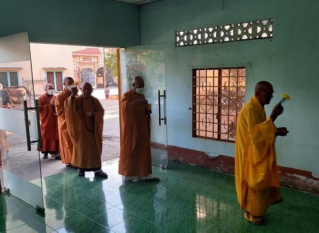 Chư tôn đức sái tịnh văn phòng cầu nguyện công trình sớm hoàn thành Chư tôn đức sái tịnh văn phòng cầu nguyện công trình sớm hoàn thành