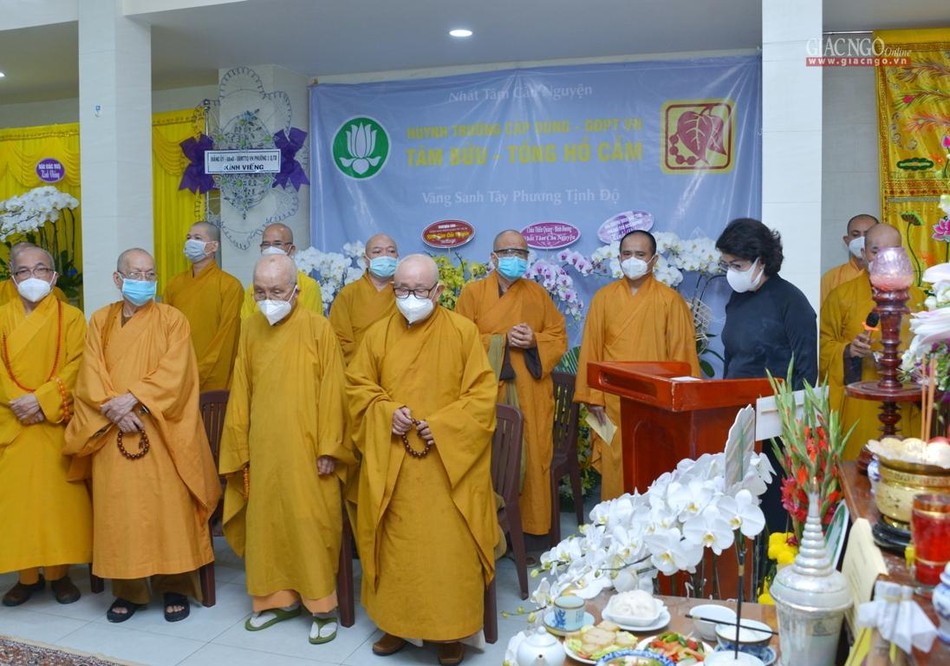 Chư tôn đức dành phút mặc niệm tưởng nhớ Nhân sĩ, Cư sĩ Tống Hồ Cầm