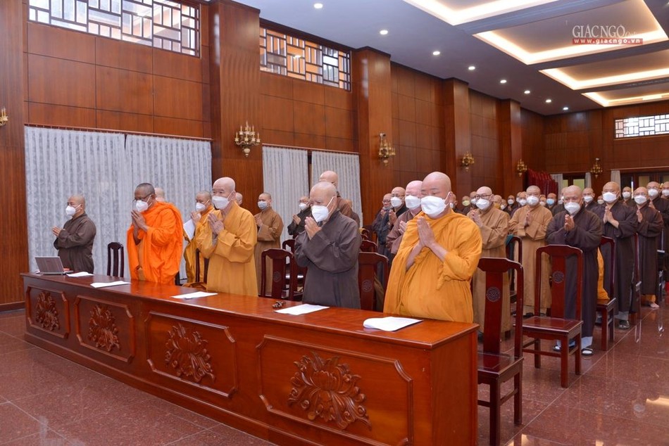 Chư tôn đức tham dự buổi họp Chư tôn đức tham dự buổi họp