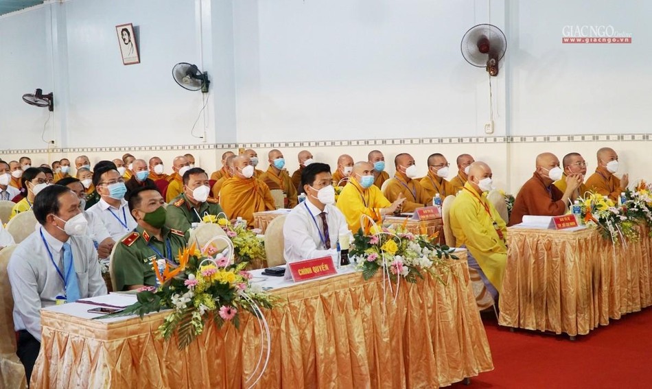 Chư tôn đức, lãnh đạo các cơ quan tỉnh tham dự đại hội