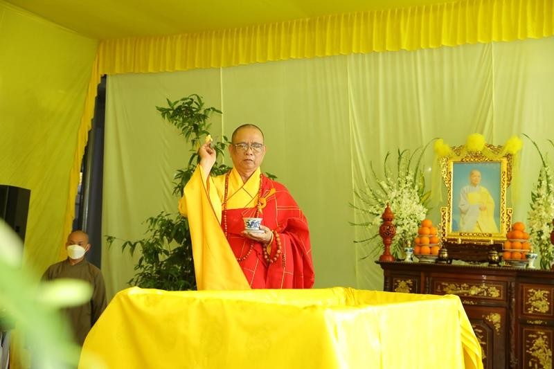 Hòa thượng Thích Phước Minh sái tịnh kim quan Hòa thượng Thích Phước Minh sái tịnh kim quan