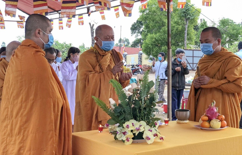 Chư tôn đức sái tịnh cầu nguyện công trình sớm thành tựu Chư tôn đức sái tịnh cầu nguyện công trình sớm thành tựu