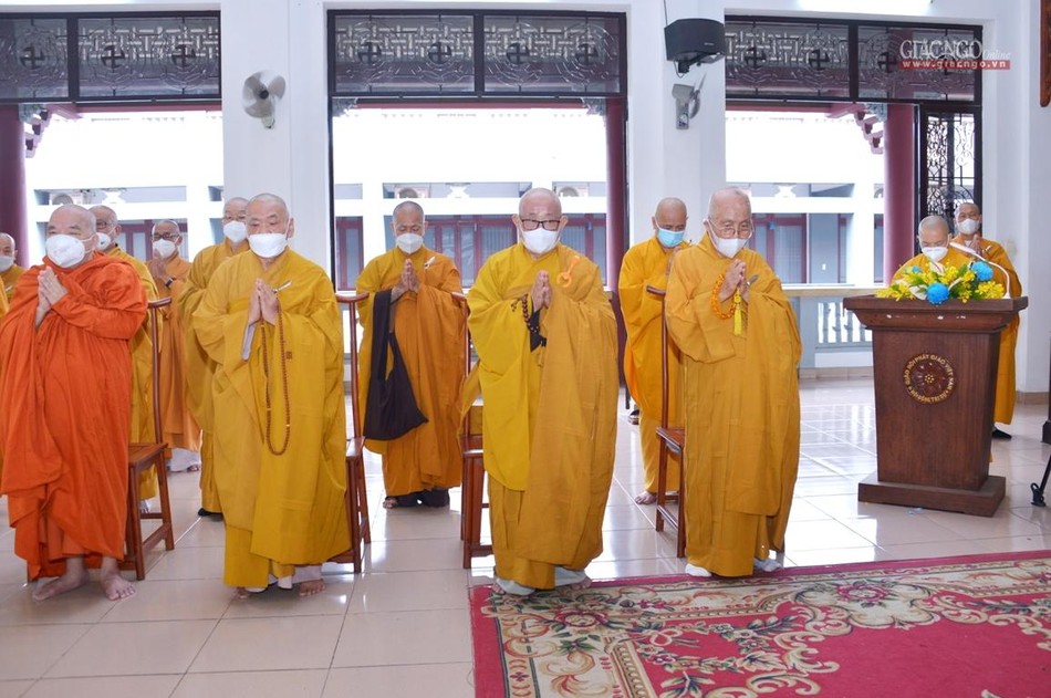 Chư tôn đức thành tưởng niệm