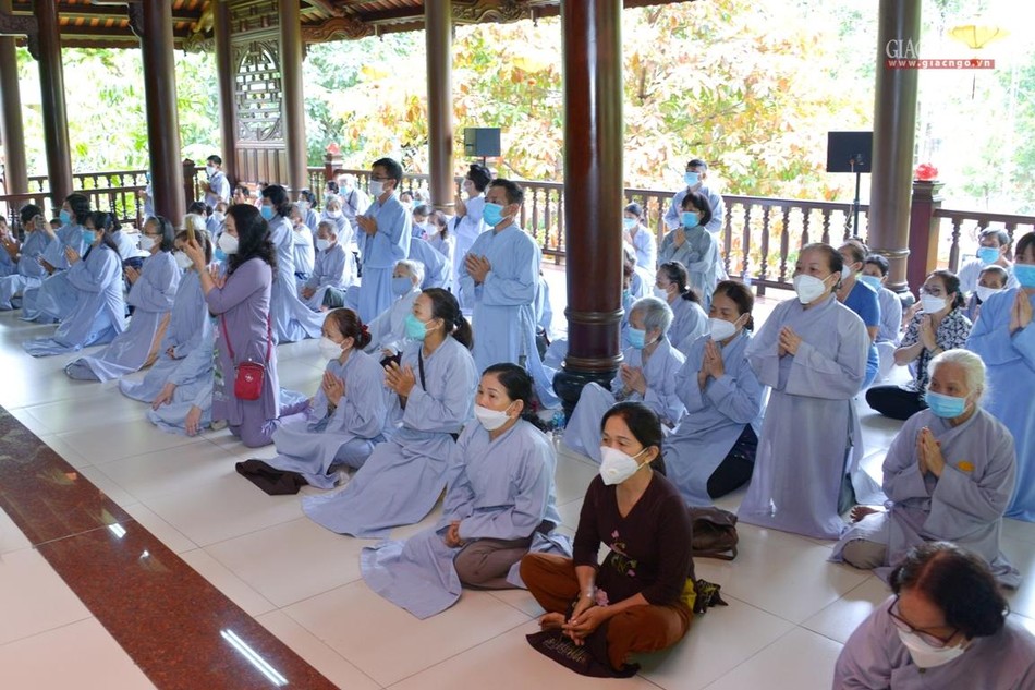 Tận tâm biên soạn nhiều công trình Phật học, hướng dẫn nếp sống tâm linh cho Phật tử