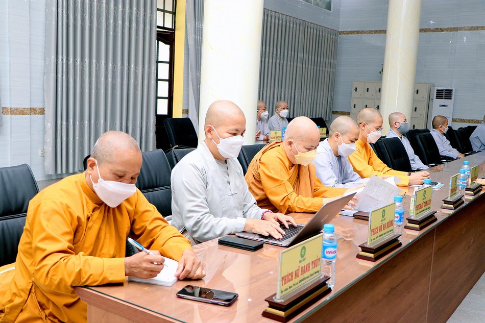 Chư Ni tham dự họp Chư Ni tham dự họp