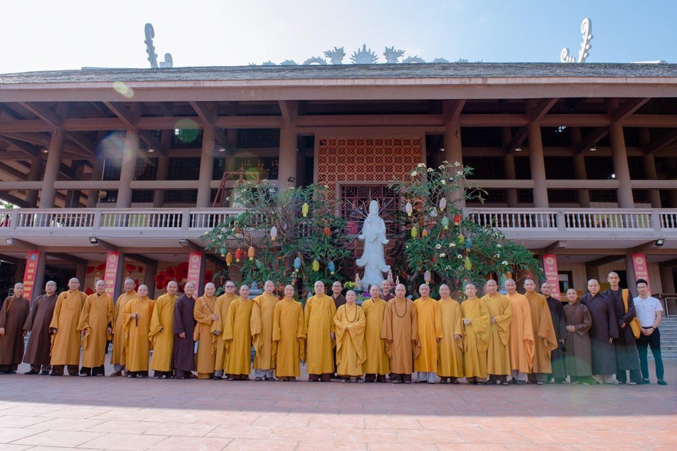 Chụp ảnh lưu niệm tại chùa Linh Quang - Văn phòng Ban Trị sự GHPGVN tỉnh Điện Biên Chụp ảnh lưu niệm tại chùa Linh Quang - Văn phòng Ban Trị sự GHPGVN tỉnh Điện Biên