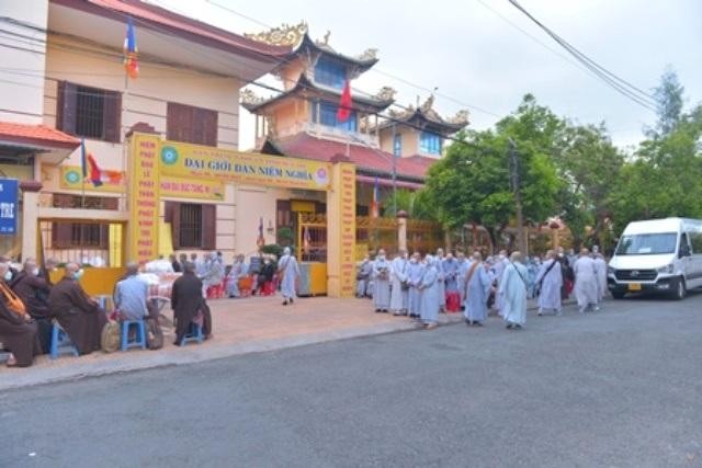 Giới tử tập trung tại giới đàn chùa Viên Minh để test SARS-CoV-2 Giới tử tập trung tại giới đàn chùa Viên Minh để test SARS-CoV-2