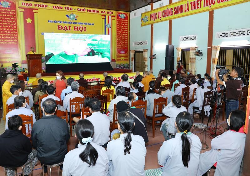 Chư tôn đức Tăng Ni, Phật tử xem phim tài liệu “Theo bước chân Thầy”