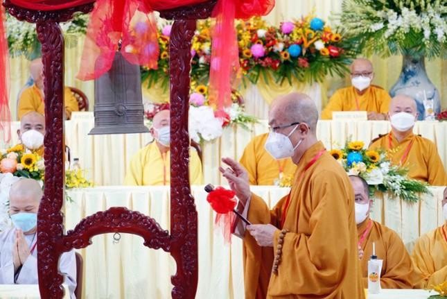 Hòa thượng Thích Nhựt Tấn khai chuông hiệu bắt đầu làm bài thi