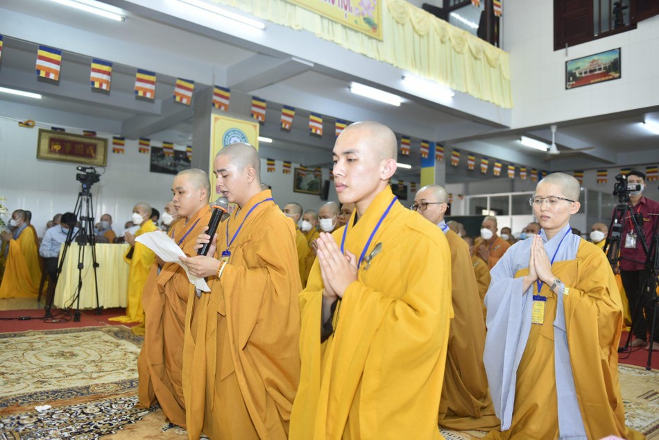 Tân Tỳ-kheo Thích Đức Tâm đại diện giới tử dâng lời tri ân chư tôn giáo phẩm Tân Tỳ-kheo Thích Đức Tâm đại diện giới tử dâng lời tri ân chư tôn giáo phẩm