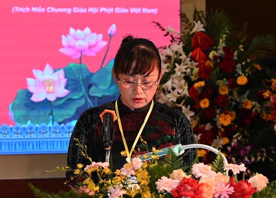 Bà Giàng Thị Dung đại diện Tỉnh ủy Lào Cai phát biểu chúc mừng đại hội