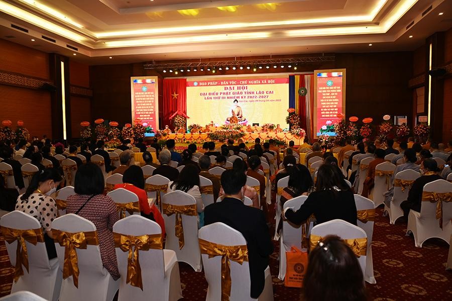 Quang cảnh Đại hội đại biểu Phật giáo tỉnh Lào Cao lần thứ III diễn ra tại hội trường khách sạn Mường Thanh - TP.Lào Cai