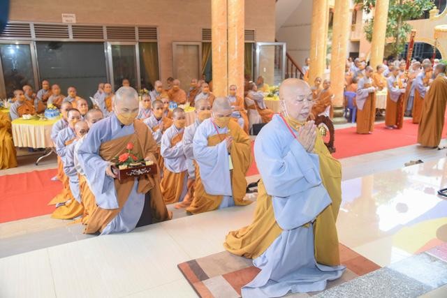 Ni sư Thích nữ Diệu Hoàng, trụ trì chùa Khánh Hưng Ni sư Thích nữ Diệu Hoàng, trụ trì chùa Khánh Hưng