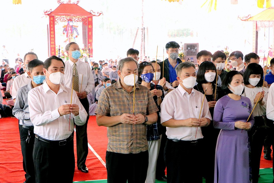 Đại diện các cơ quan tỉnh, TP.Thủ Dầu Một dâng hương cầu nguyện Đại diện các cơ quan tỉnh, TP.Thủ Dầu Một dâng hương cầu nguyện