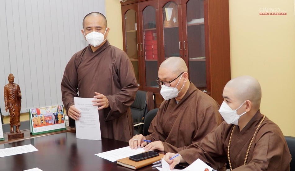 Thượng tọa Thích Tâm Hải phát biểu tại buổi họp Thượng tọa Thích Tâm Hải phát biểu tại buổi họp