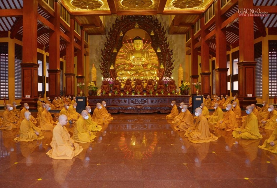 Bố-tát là nghi thức đặc thù từ thời Đức Phật nhằm nuôi dưỡng các pháp thiện lành Bố-tát là nghi thức đặc thù từ thời Đức Phật nhằm nuôi dưỡng các pháp thiện lành