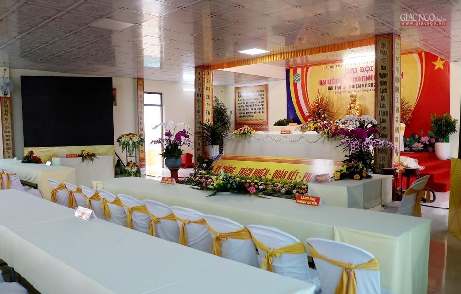 Công tác thiết trí hội trường đã hoàn tất Công tác thiết trí hội trường đã hoàn tất