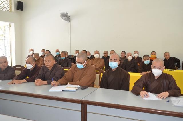 Chư tôn đức tham dự buổi họp Chư tôn đức tham dự buổi họp