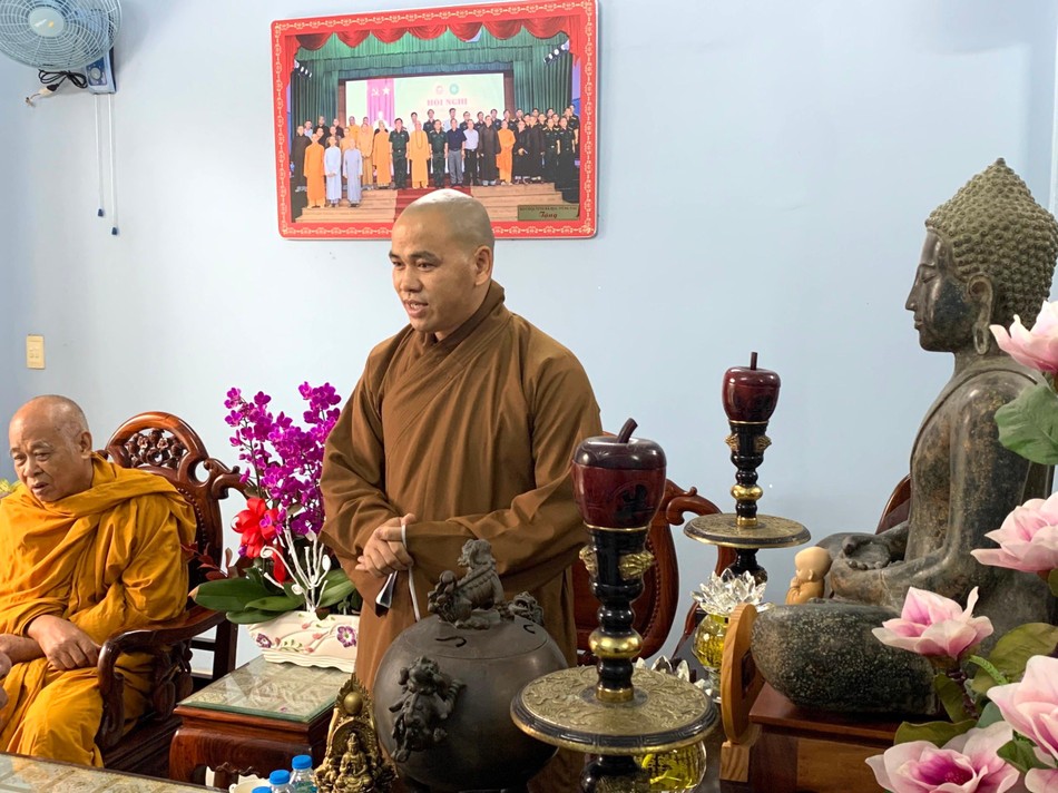 Thượng tọa Thích Thiện Thông cảm ơn, chúc các vị lãnh đạo Tỉnh ủy, các cơ quan nhiều sức khỏe, an lạc Thượng tọa Thích Thiện Thông cảm ơn, chúc các vị lãnh đạo Tỉnh ủy, các cơ quan nhiều sức khỏe, an lạc