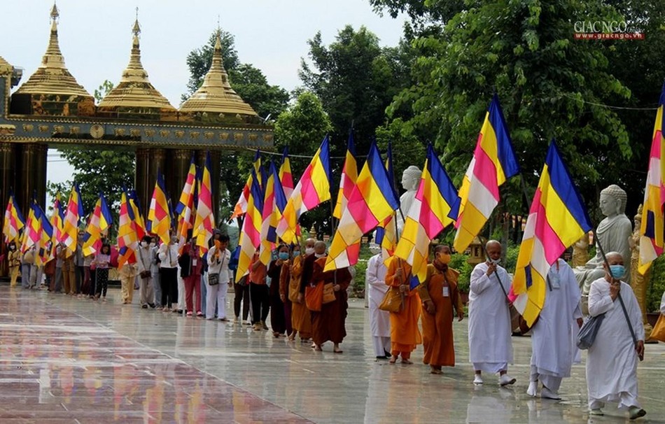 Đoàn cung rước tôn tưởng Đức Bổn Sư Thích Ca Mâu Ni Đoàn cung rước tôn tưởng Đức Bổn Sư Thích Ca Mâu Ni