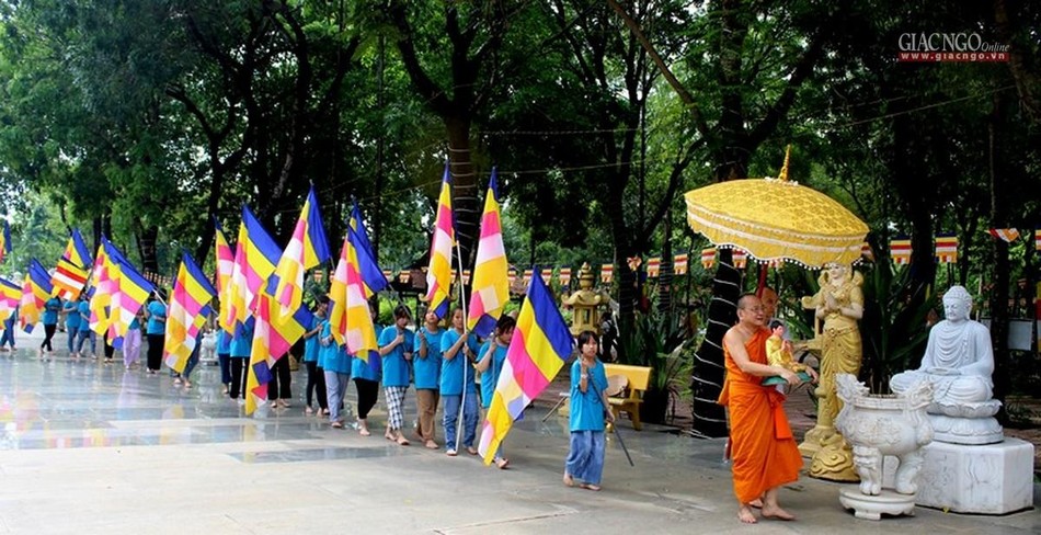 Phật tử tham gia rước Phật Phật tử tham gia rước Phật
