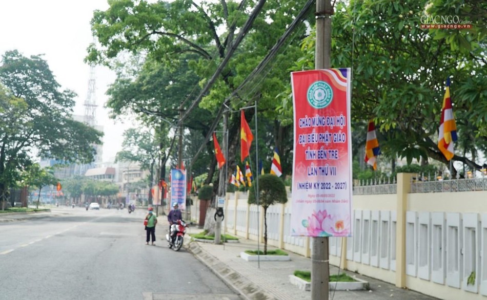 Pano chào mừng trên các con đường TP.Bến Tre