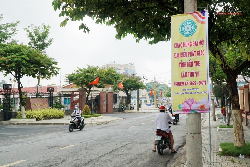 Pano chào mừng trên đường phố