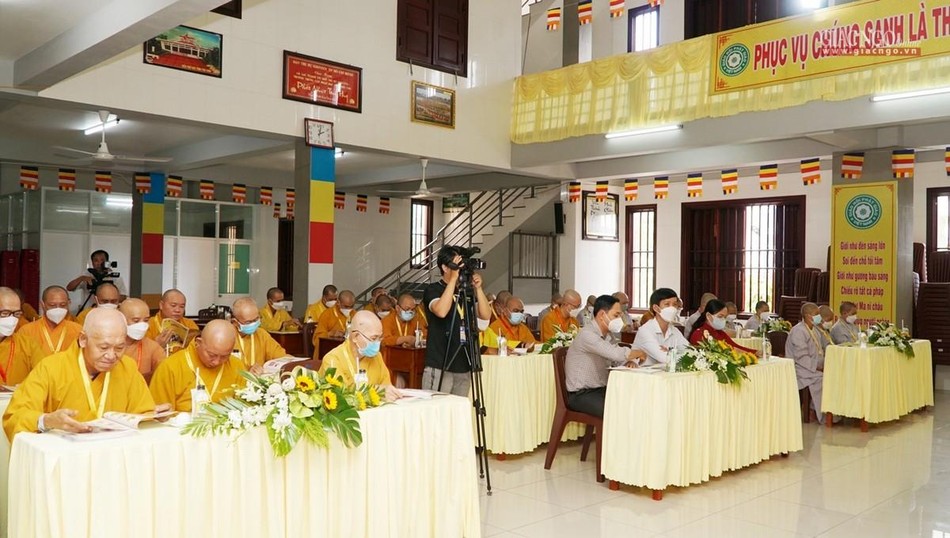 Chư tôn đức và đại diện các cơ quan Chư tôn đức và đại diện các cơ quan