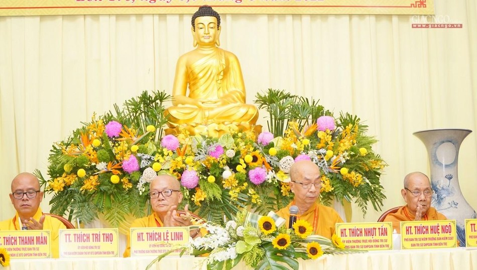 Chư tôn đức chủ tọa phiên trù bị đại hội diễn ra tại hội trường chùa Viên Minh Chư tôn đức chủ tọa phiên trù bị đại hội diễn ra tại hội trường chùa Viên Minh