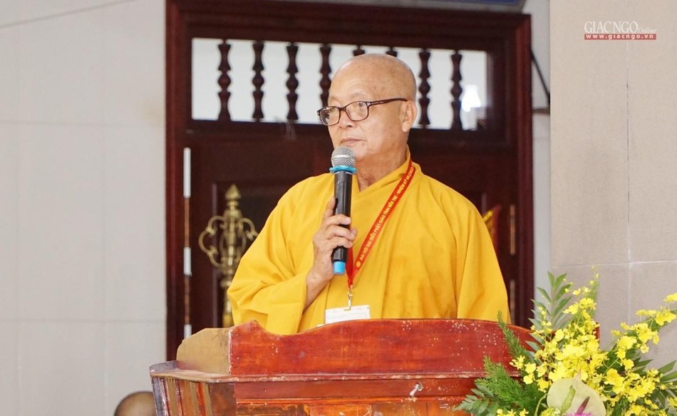 Hòa thượng Thích Lệ Linh, đại diện Ban Tổ chức phát biểu cảm tạ Hòa thượng Thích Lệ Linh, đại diện Ban Tổ chức phát biểu cảm tạ