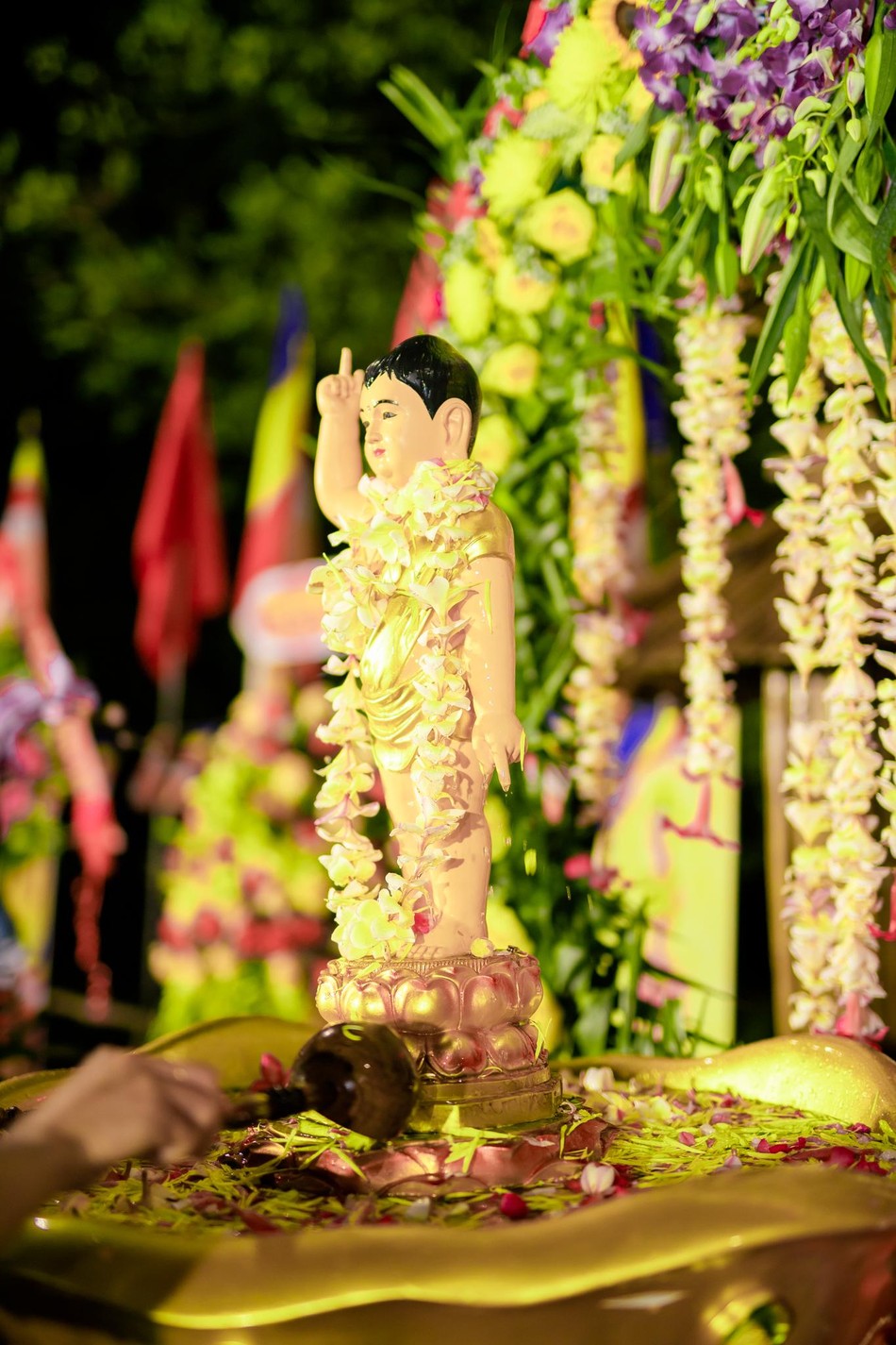 Nghi thức Tắm Phật thiêng liêng