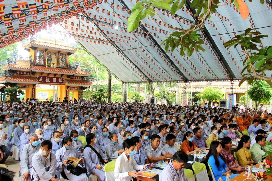 Đông đảo Phật tử tham dự Kỷ niệm ngày Đức Phật đản sinh Đông đảo Phật tử tham dự Kỷ niệm ngày Đức Phật đản sinh
