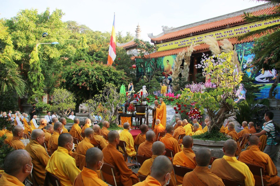 Hòa thượng Thích Minh Thông tuyên đọc Diễn văn Đại lễ Phật đản của Hòa thượng Chủ tịch Hội đồng Trị sự GHPGVN Hòa thượng Thích Minh Thông tuyên đọc Diễn văn Đại lễ Phật đản của Hòa thượng Chủ tịch Hội đồng Trị sự GHPGVN