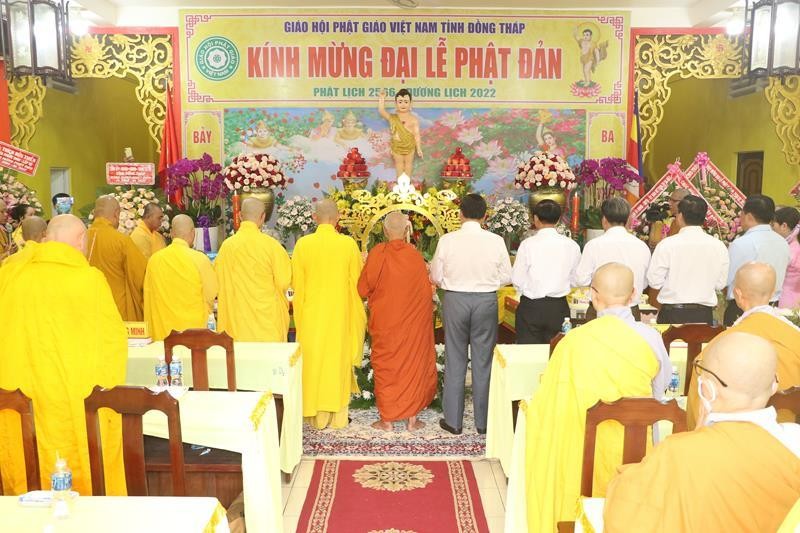 Ban Trị sự GHPGVN tỉnh Đồng Tháp thực hiện nghi thức Khánh đản Ban Trị sự GHPGVN tỉnh Đồng Tháp thực hiện nghi thức Khánh đản