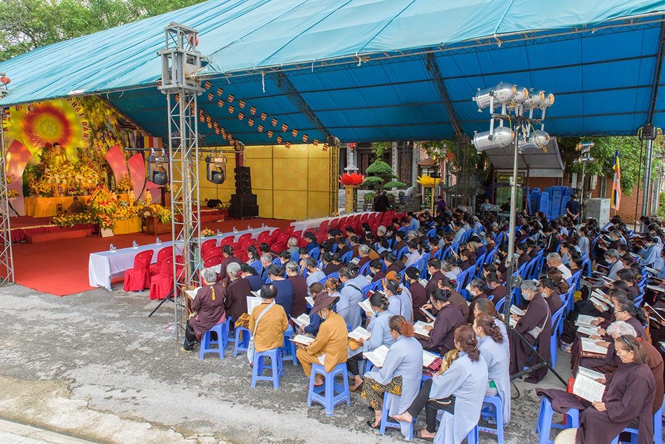 Tụng kinh Chuyển pháp luân Kính mừng Đức Thế Tôn đản sinh Tụng kinh Chuyển pháp luân Kính mừng Đức Thế Tôn đản sinh