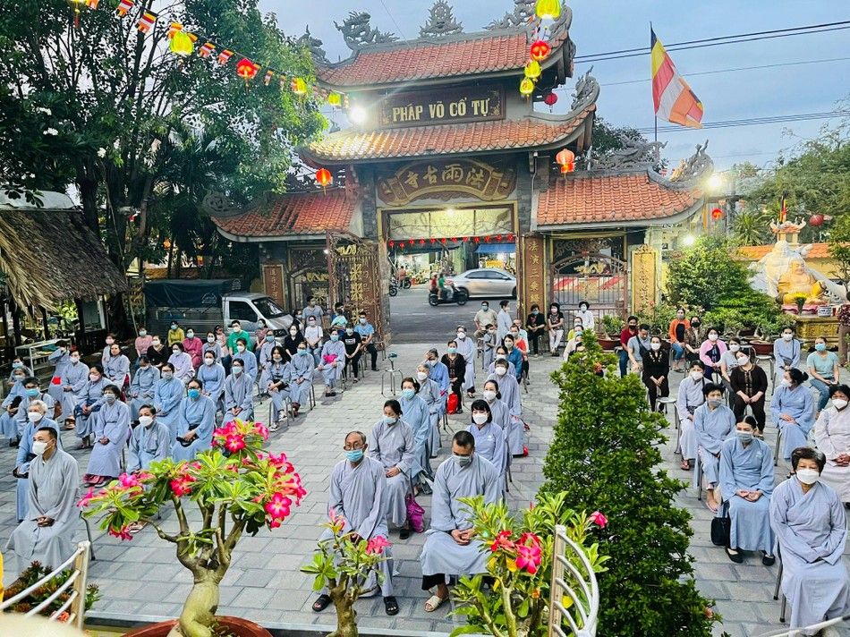 Phật tử về dự thuyết pháp "Ý nghĩa Phật đản" Phật tử về dự thuyết pháp "Ý nghĩa Phật đản"