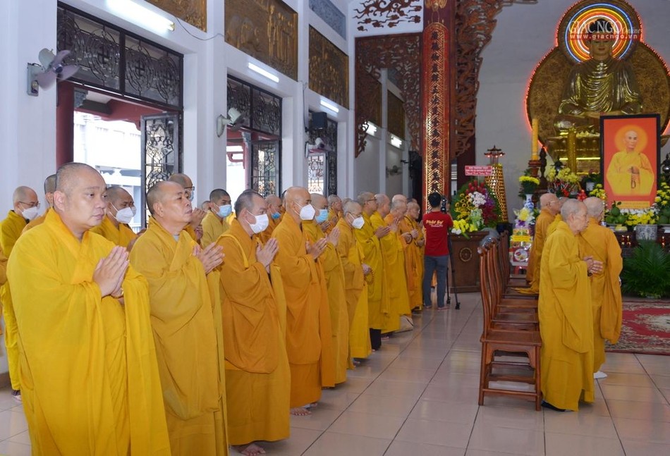Chư tôn đức Ban Trị sự TP.HCM, hành giả các trú xứ thành kính tưởng niệm Chư tôn đức Ban Trị sự TP.HCM, hành giả các trú xứ thành kính tưởng niệm