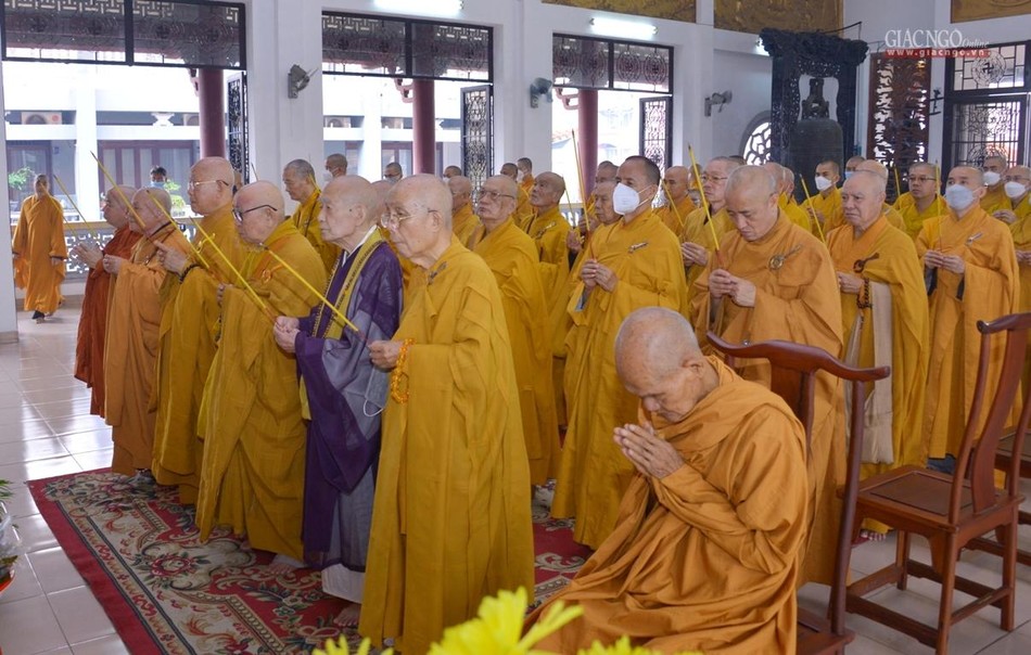 Chư tôn giáo phẩm Hội đồng Chứng minh, Hội đồng Trị sự thành kính niêm hương tưởng niệm Chư tôn giáo phẩm Hội đồng Chứng minh, Hội đồng Trị sự thành kính niêm hương tưởng niệm